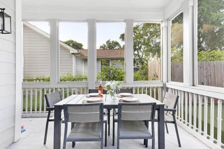 Holiday home The Hadley House - Cozy Porch & Fenced In Backyard Nashville