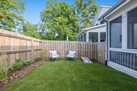 The Hadley House - Cozy Porch & Fenced In Backyard * Nashville