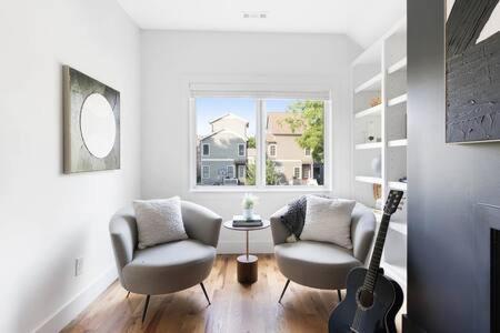 Holiday home The Hadley House - Cozy Porch & Fenced In Backyard *