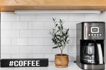 The Hadley House - Cozy Porch & Fenced In Backyard * Nashville