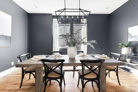 The Hadley House - Cozy Porch & Fenced In Backyard