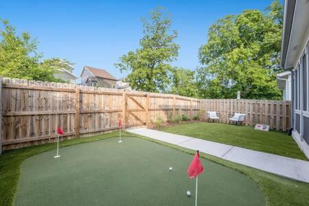 The Hadley House - Cozy Porch & Fenced In Backyard