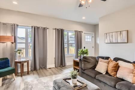 New Build 5 Min To Broadway Sleeps 10 Holiday home Nashville