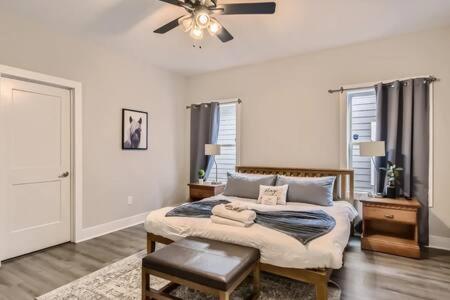 New Build 5 Min To Broadway Sleeps 10 *