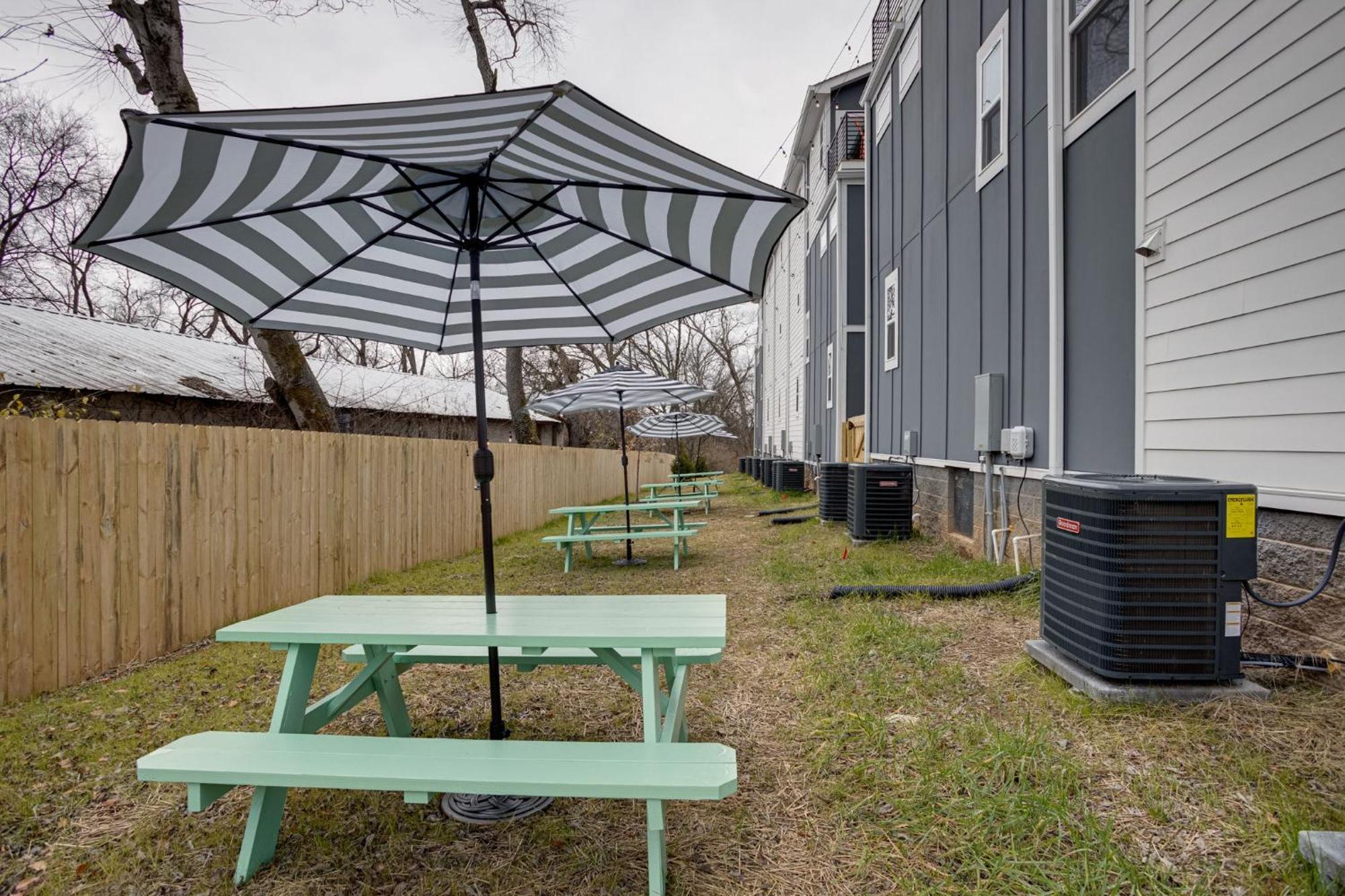 Holiday home Modern Townhome, 10min To Downtown! 8min To Grand Ole Opry! Sleeps 8! Nashville