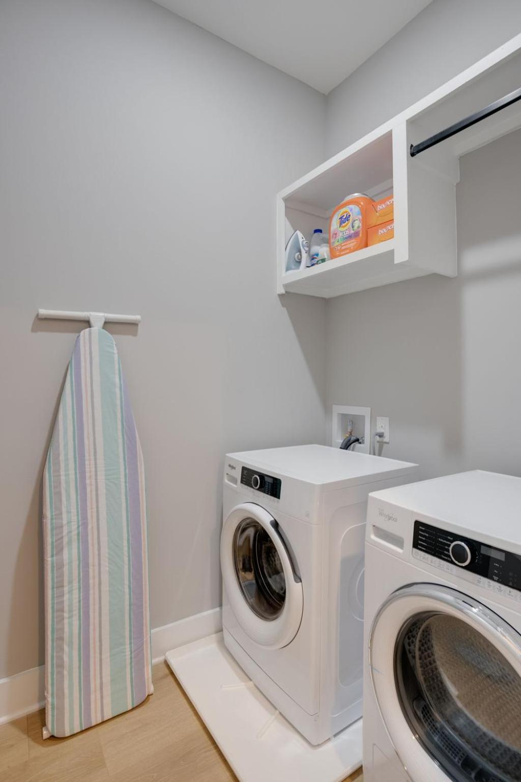 Holiday home Modern Townhome, 10min To Downtown! 8min To Grand Ole Opry! Sleeps 8!
