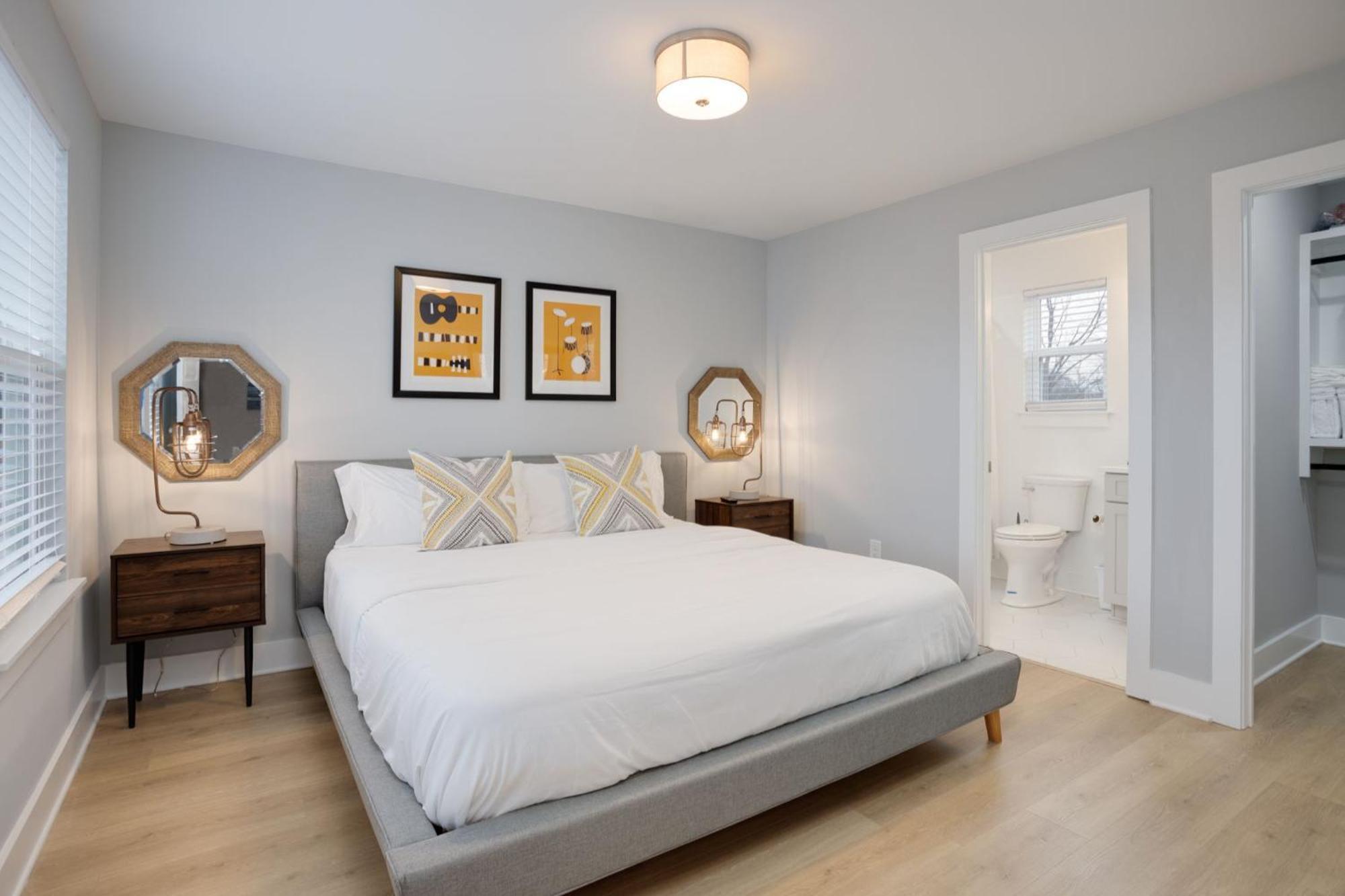 Modern Townhome, 10min To Downtown! 8min To Grand Ole Opry! Sleeps 8! *