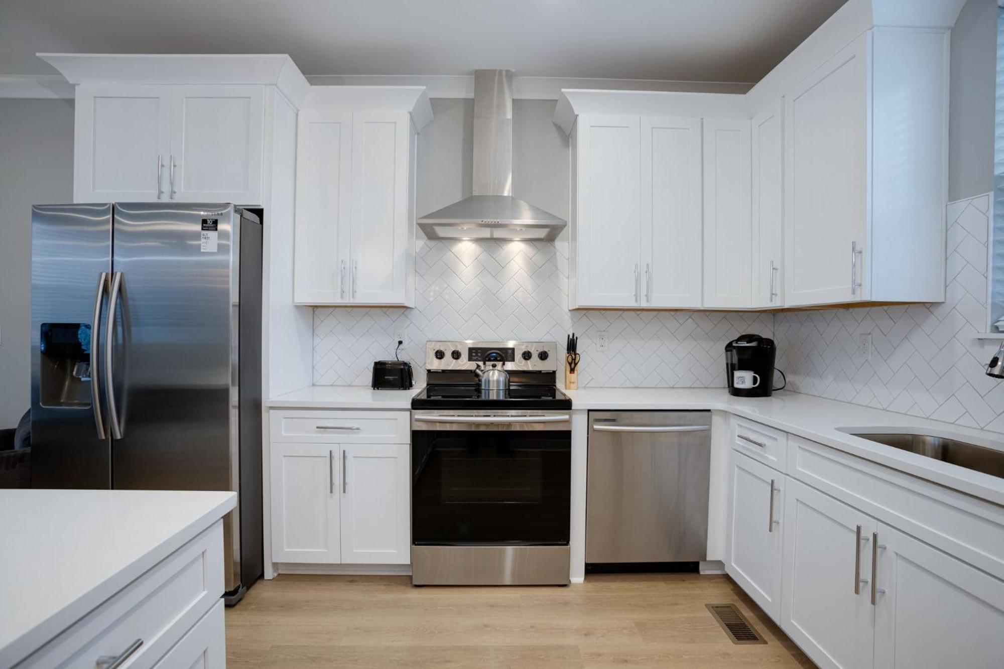 Holiday home Modern Townhome, 10min To Downtown! 8min To Grand Ole Opry! Sleeps 8! Nashville