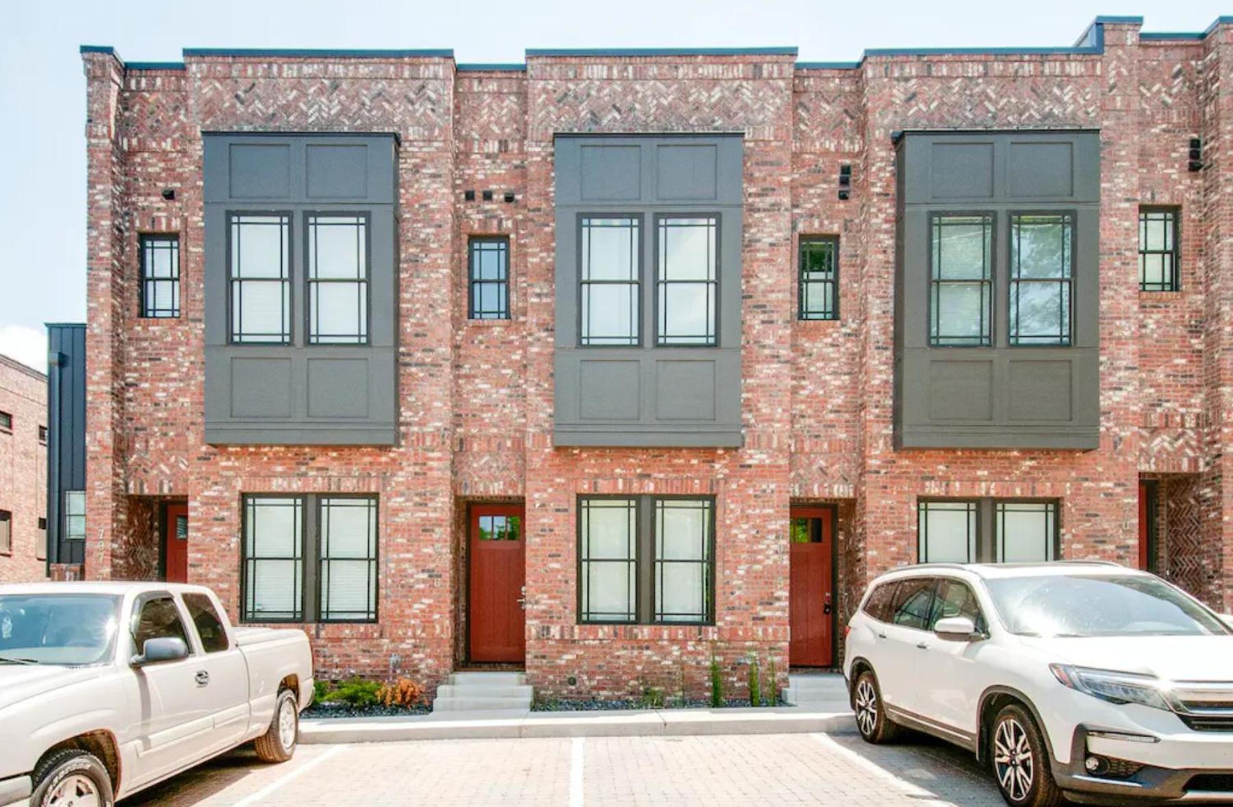 Stylish Heights Townhome Apartment