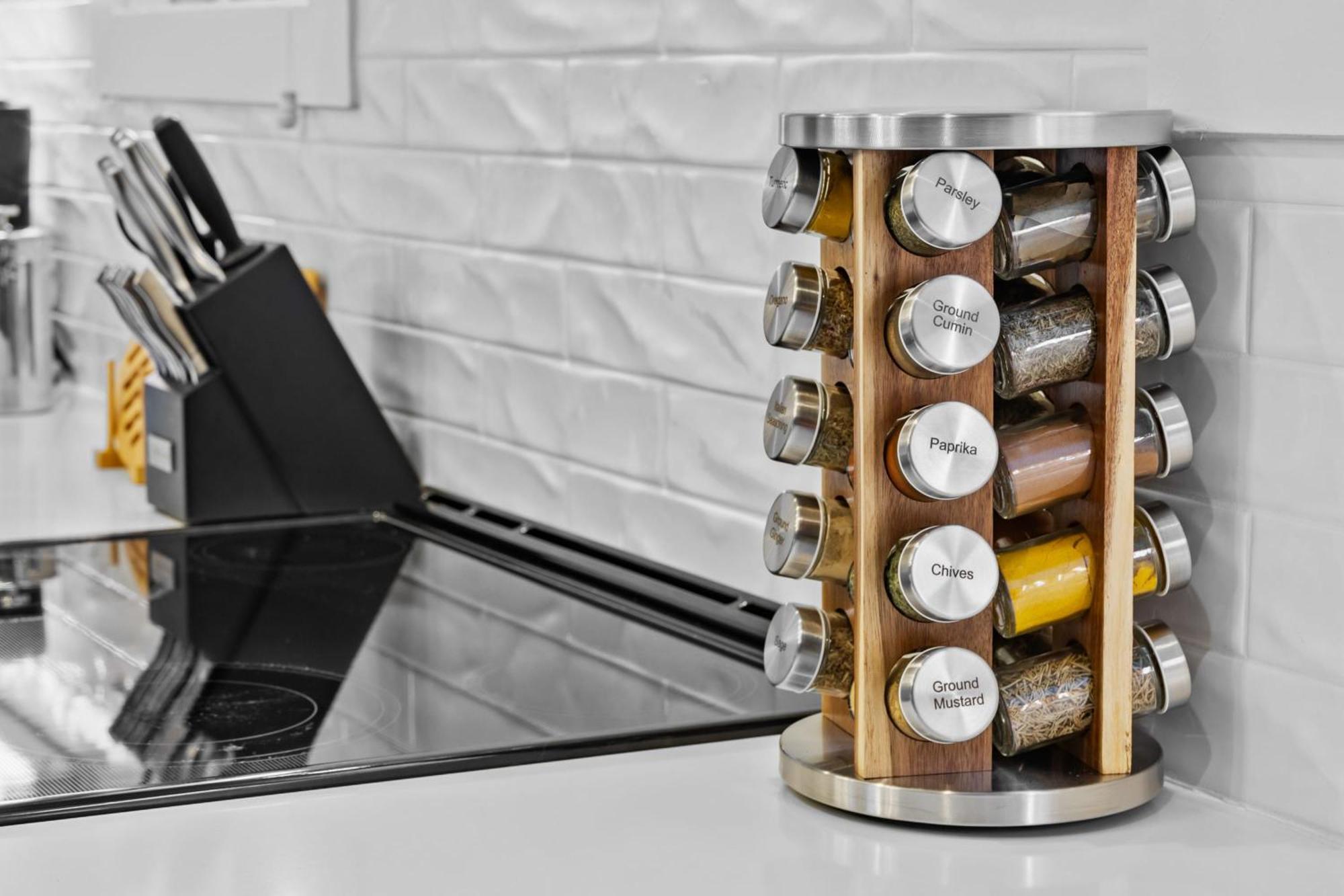 5 Mins To Dt ~gameroom ~ Balcony~sleeps 10~karaoke