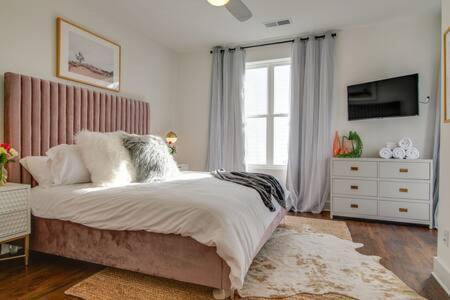 Luxury Twin Homes Near Downtown *