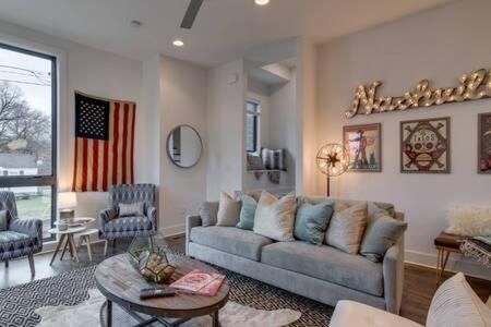 Holiday home 6 Bedroom Gulch Homes, Garages, Rooftops, Walk To Gulch 10 Mins To Broadway, 24 Hour Hospitality Team, Perfect For Groups Nashville