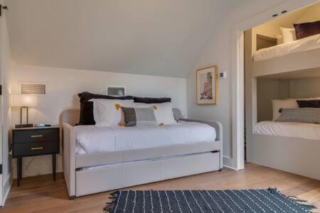 Holiday home Luxurious Germantown With Rooftop Decks