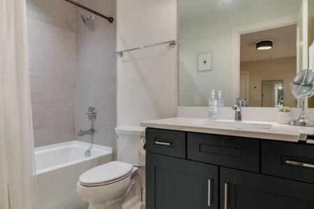 Luxurious Germantown With Rooftop Decks * Nashville