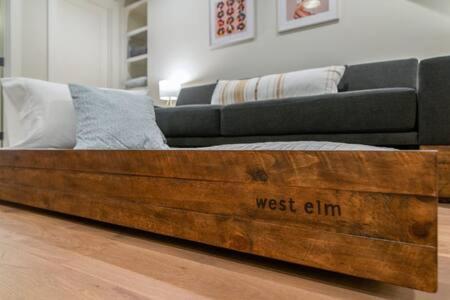 Luxurious Germantown With Rooftop Decks Holiday home