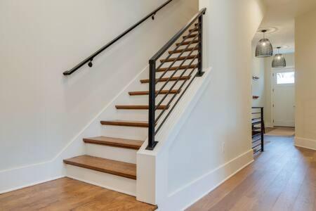 Luxurious Germantown With Rooftop Decks *