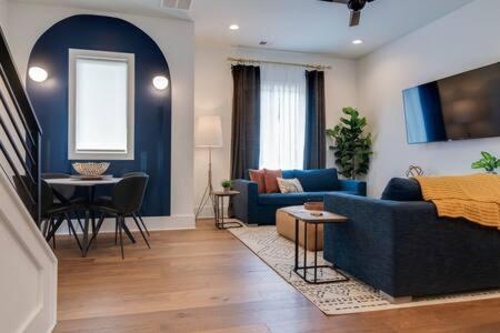 Luxurious Germantown With Rooftop Decks Holiday home *