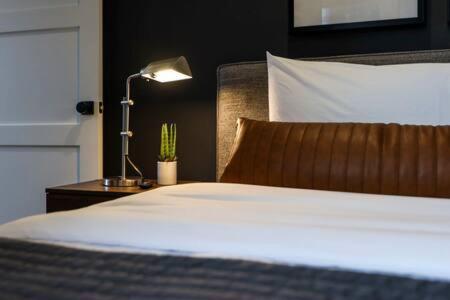 Holiday home The Ireland - Rooftop Views, 9 Mins To Broadway Nashville