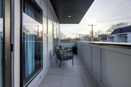 The Ireland - Rooftop Views, 9 Mins To Broadway Holiday home Nashville
