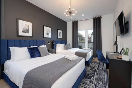 The Ireland - Rooftop Views, 9 Mins To Broadway *