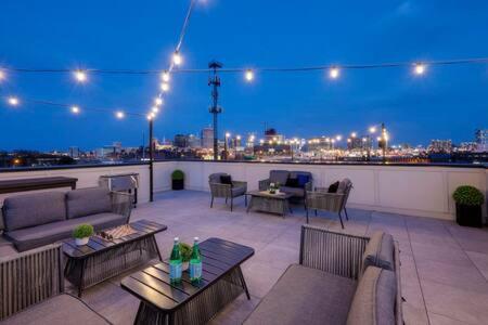 The Ireland - Rooftop Views, 9 Mins To Broadway Holiday home
