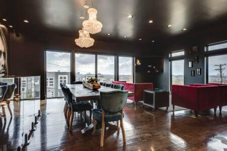 Large Rooftop, Murals, Skyline Views, Five Mins To Stadium Less Than 10 Mins To 5 Points And Broadway, Rooftop Grill, Garage Spaces And Ample Parking, 24 Hr Hospitality, Great For Groups Nashville