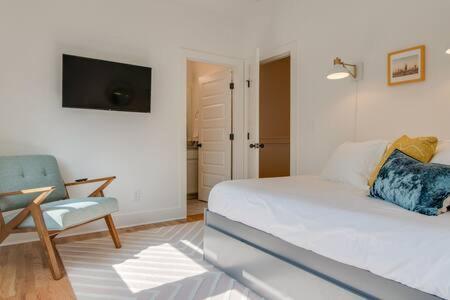 Stylish East For 10