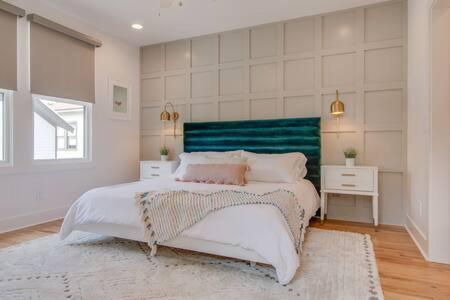 Stylish East For 10 *