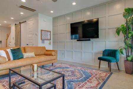 Holiday home The Laurent - Lively Retreat, Walk To Airy Eateries Nashville