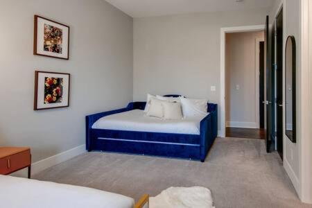 Hot Tub, Rooftop, Skyline View, 5mins From Stadium, Less Than 10 Mins To 5 Points And Broadway, 3 Spacious Suites, Workspace, Garage Spaces And Ample Parking, 24 Hr Hospitality Nashville