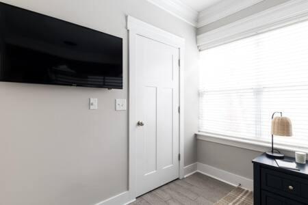 The Edgehill House - Cozy & Close To Everything *