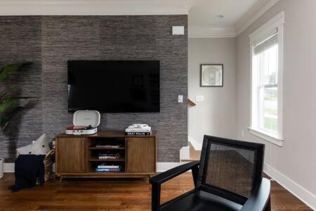 The Edgehill House - Cozy & Close To Everything Holiday home