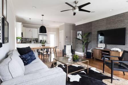 The Edgehill House - Cozy & Close To Everything *