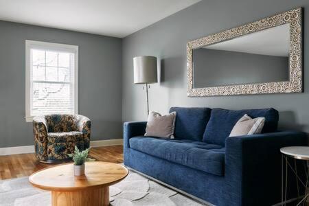 Chic Retreat Steps From Vanderbilt Holiday home *