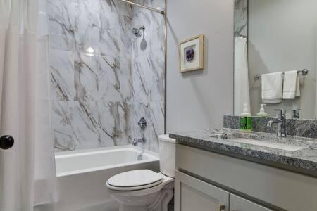 Stylish Townhouse In East * Nashville