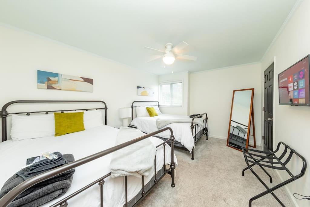Modern 2br With Optional Parking Near Vanderbilt & Music Row, Walk To Centennial Park & Mins To Broadway