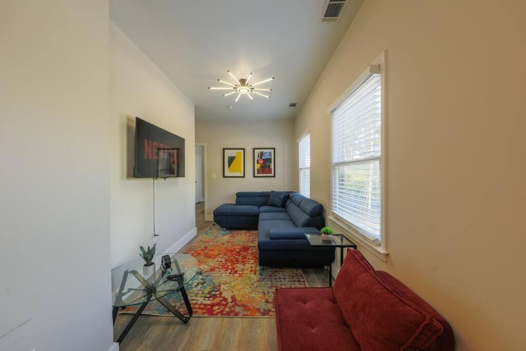 Apartment Chic 2br With Optional Parking Mins To Music Row, Vanderbilt & Broadway