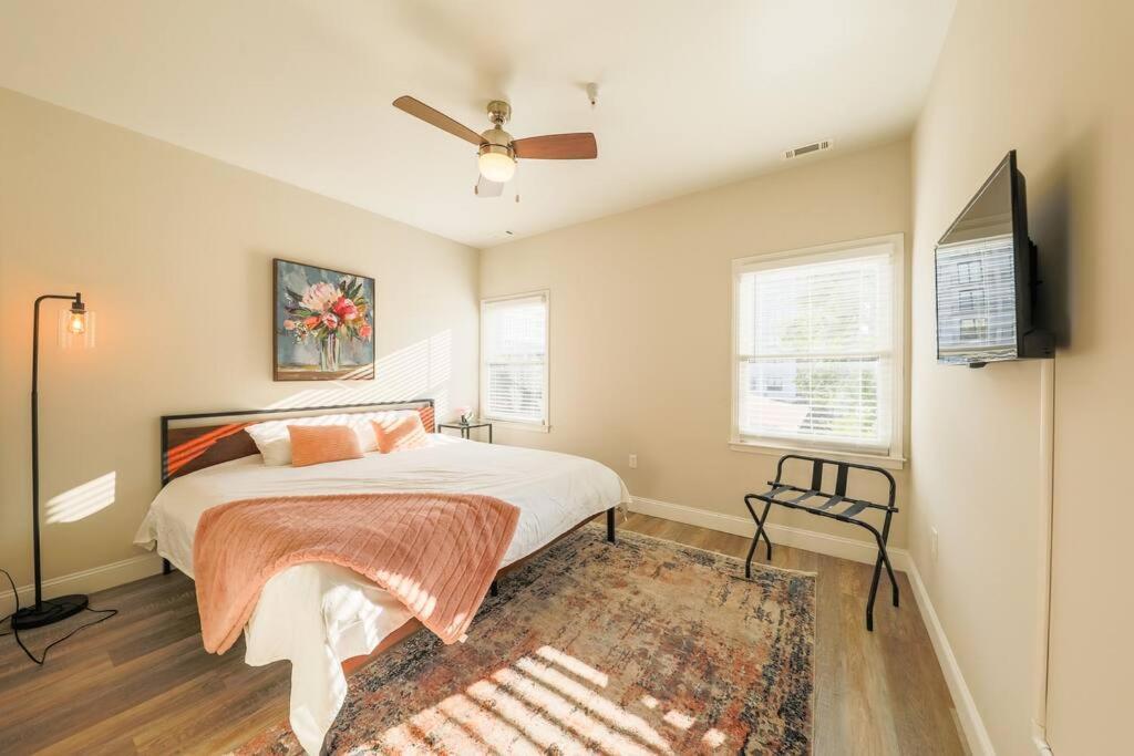 Apartment Luxury 2br King Beds With Optional Parking Near Vanderbilt & Broadway *