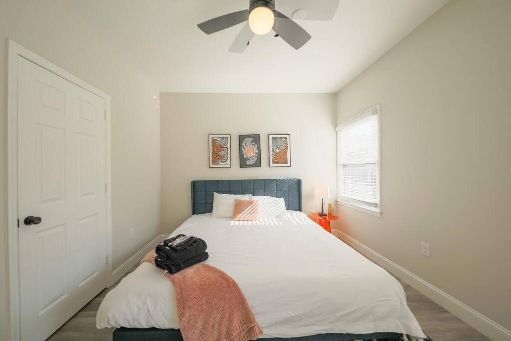 Vibrant 2br Getaway With Optional Parking Near Broadway, Midtown Bars & Music Row Apartment Nashville