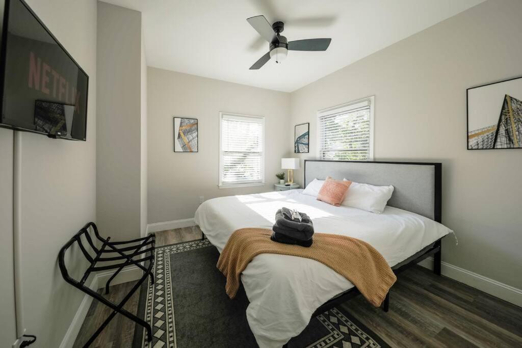 Vibrant 2br Getaway With Optional Parking Near Broadway, Midtown Bars & Music Row Nashville