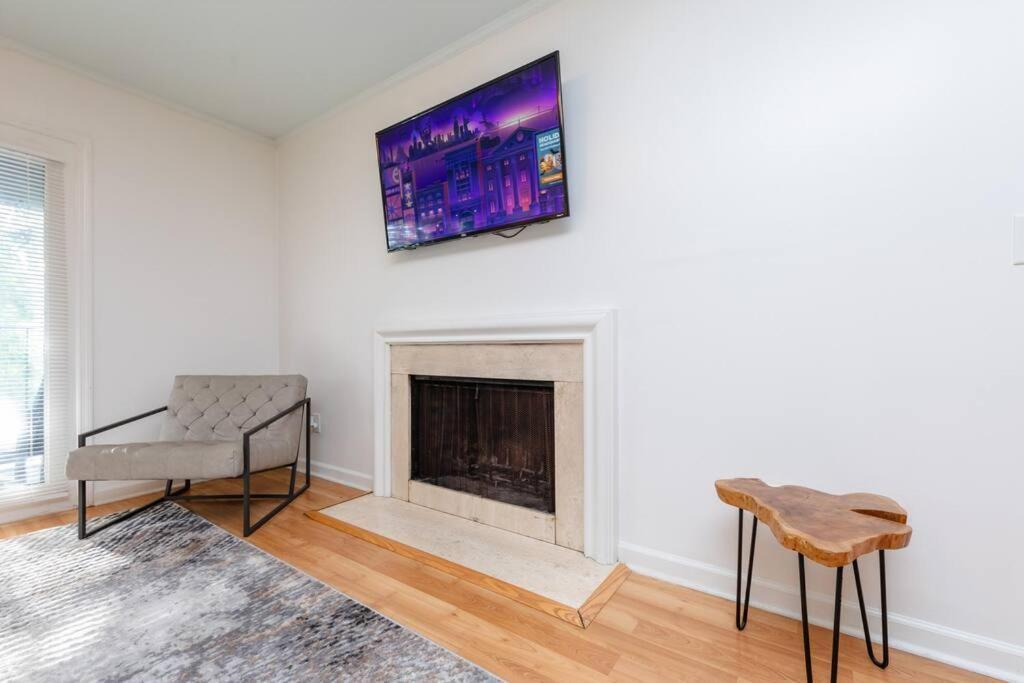 Apartment Midtown 2br Gem With Private Balcony And Optional Parking Walkable To Vanderbilt, Music Row & Centennial Park *