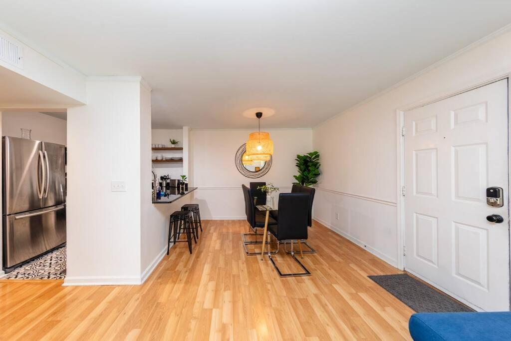 Apartment Midtown 2br Gem With Private Balcony And Optional Parking Walkable To Vanderbilt, Music Row & Centennial Park