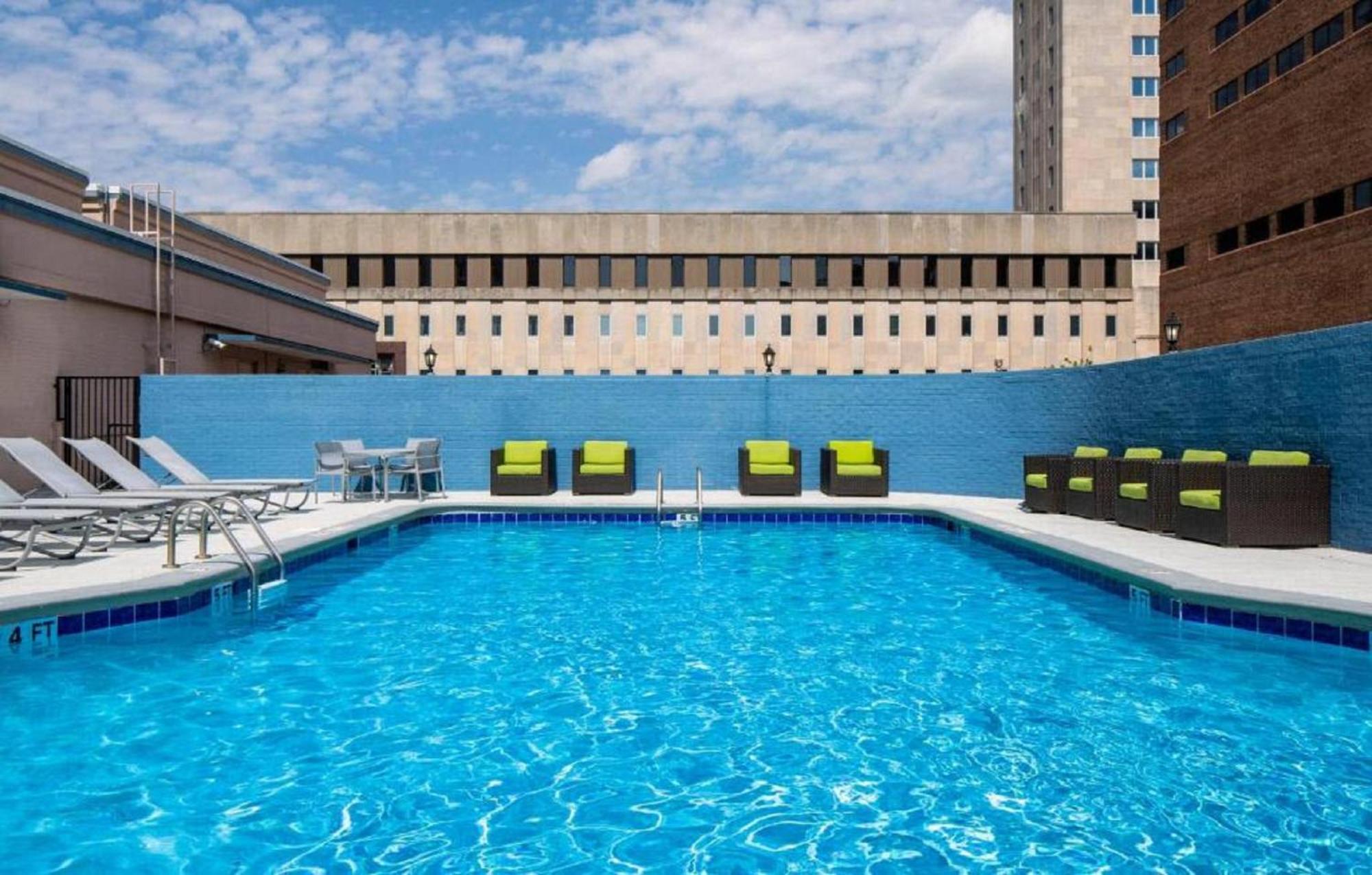 Hotel Holiday Express Nashville-downtown - Broadway By Ihg Nashville