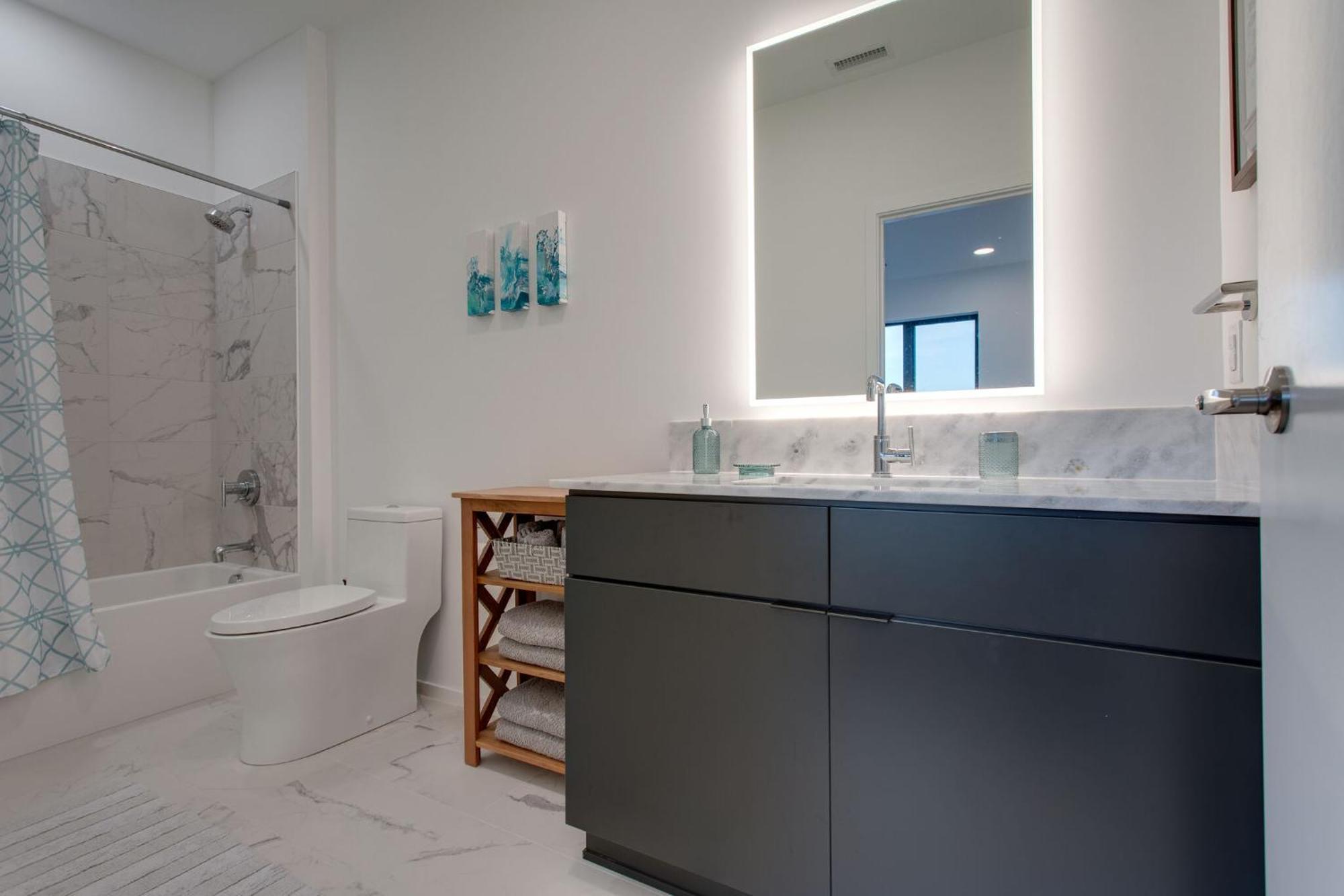 River View, Central, Elevator, Private Parking * Nashville