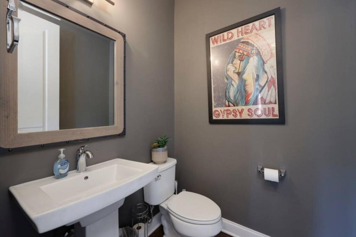 Weho Home, Geodis Park, Mini-golf, Arcade, 10min To Downtown! Sleeps 10! *