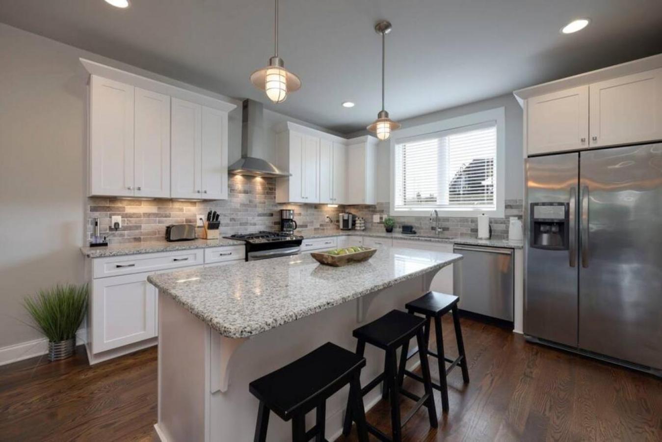 Weho Home, Geodis Park, Mini-golf, Arcade, 10min To Downtown! Sleeps 10! * Nashville