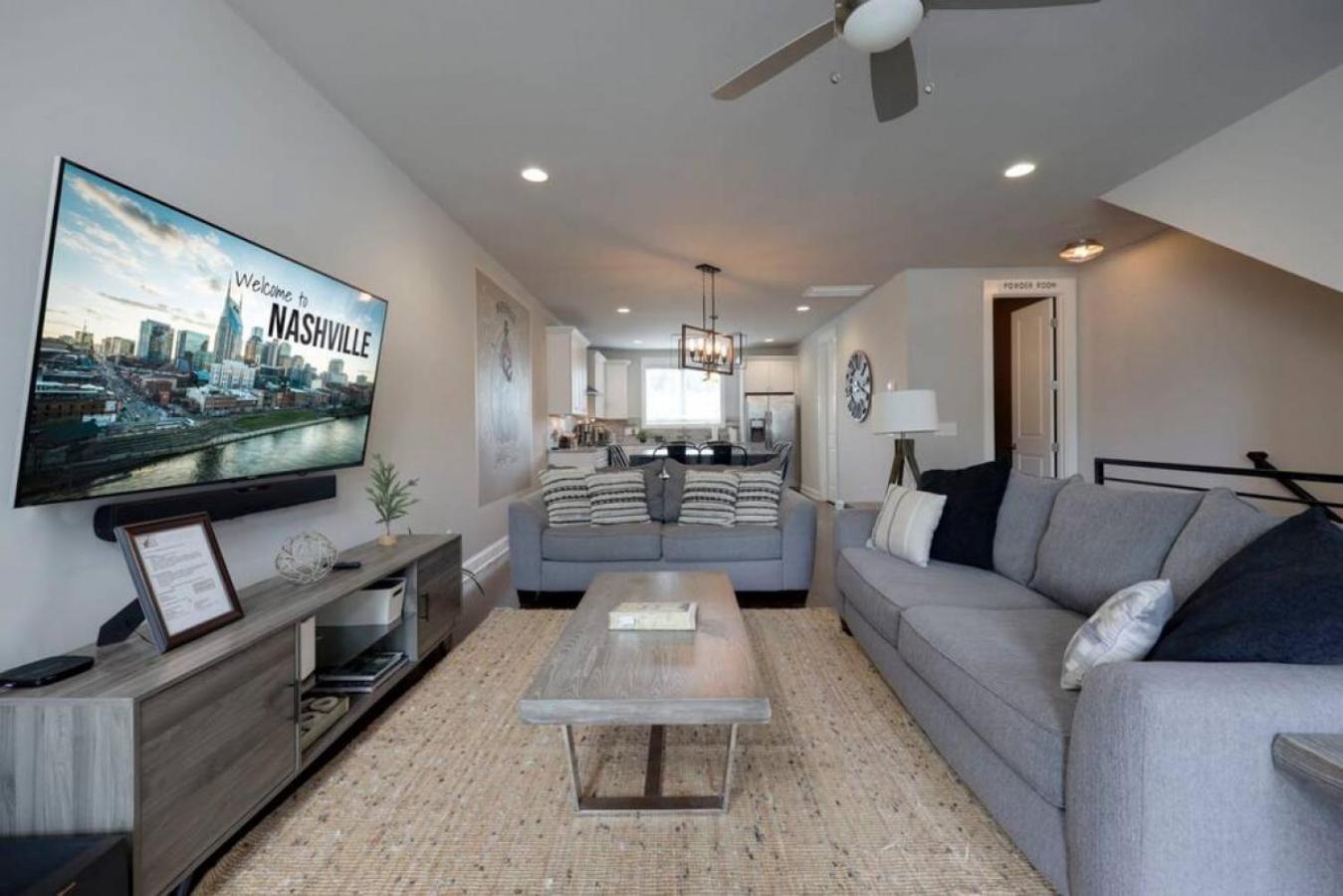 Weho Home, Geodis Park, Mini-golf, Arcade, 10min To Downtown! Sleeps 10! Holiday home