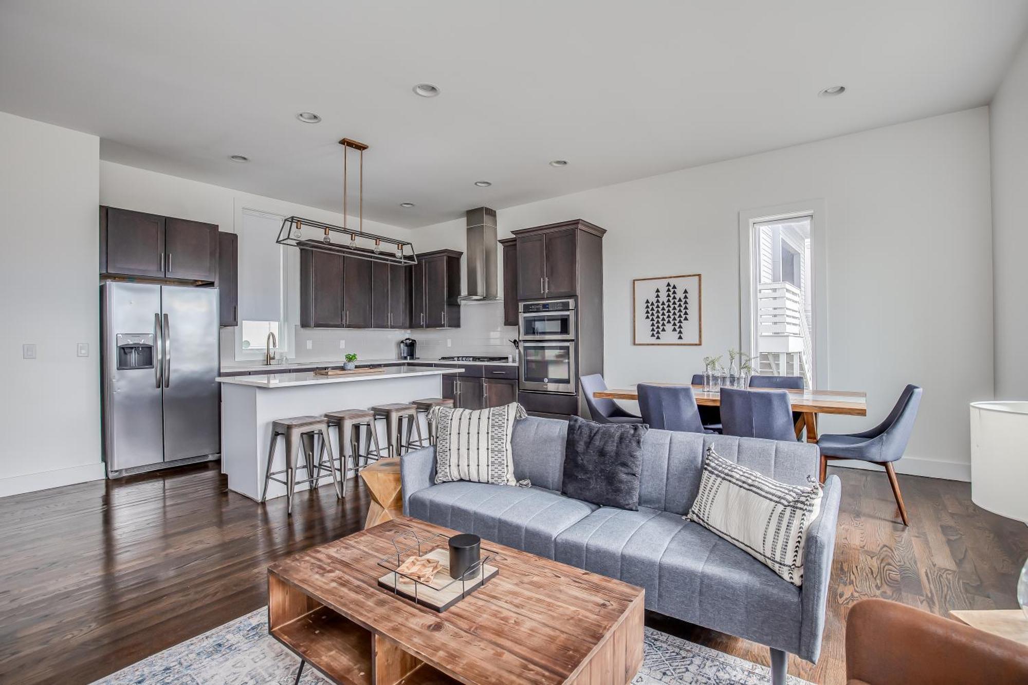 Whiskey House With Rooftop Golf, Views! 8min To Downtown! Sleeps 9! * Nashville