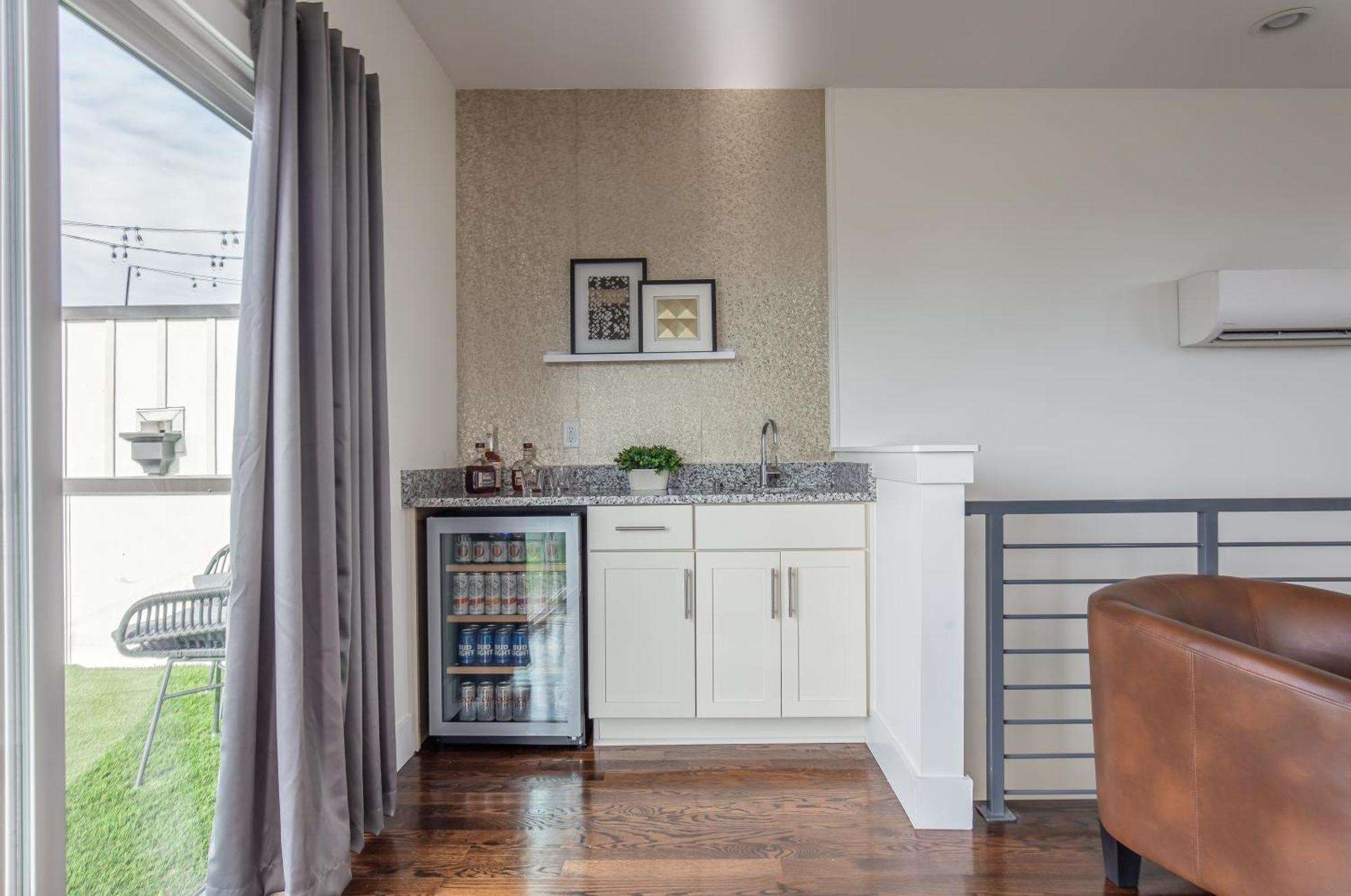 Holiday home Whiskey House With Rooftop Golf, Views! 8min To Downtown! Sleeps 9!