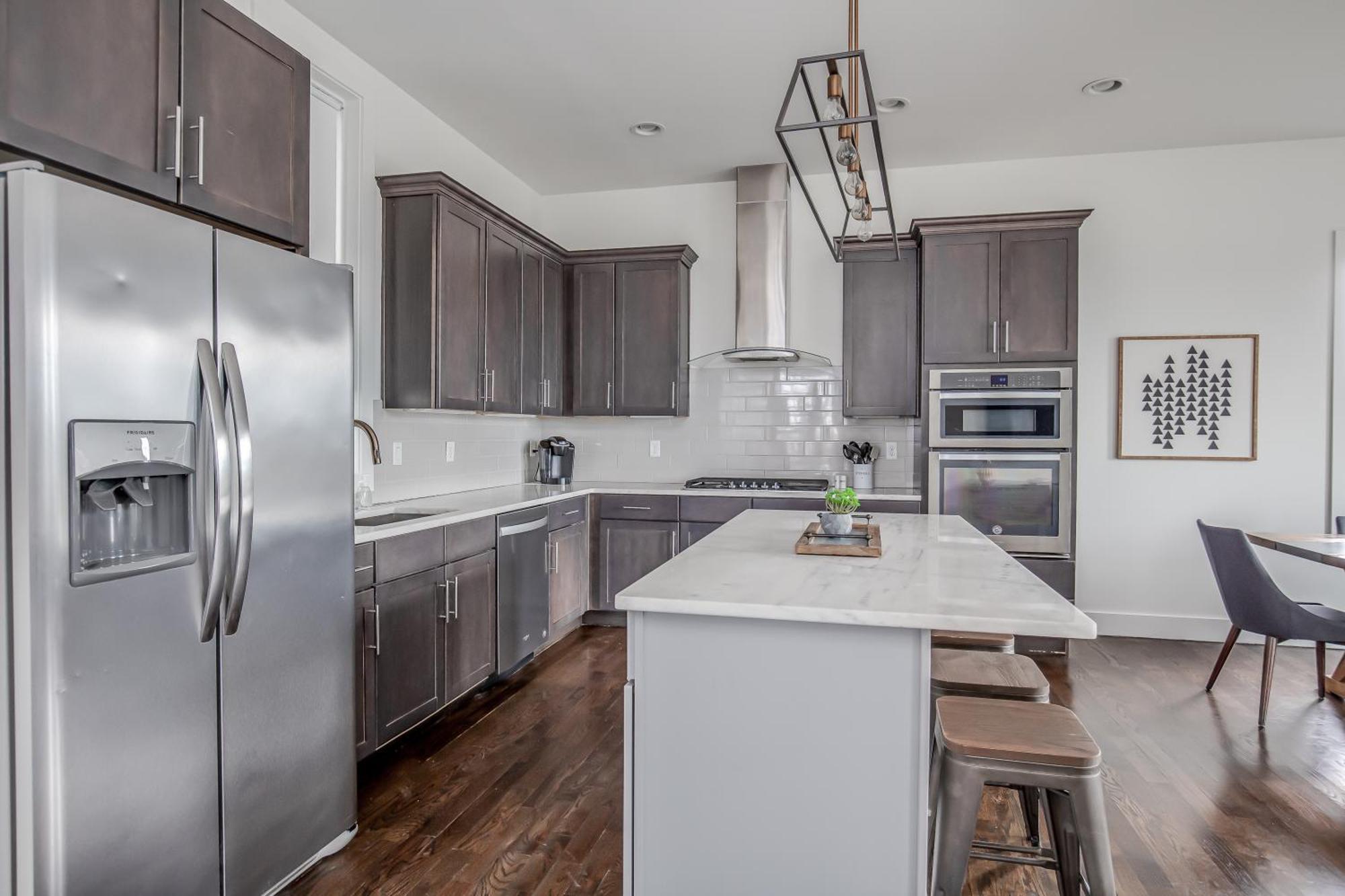 Whiskey House With Rooftop Golf, Views! 8min To Downtown! Sleeps 9! Holiday home